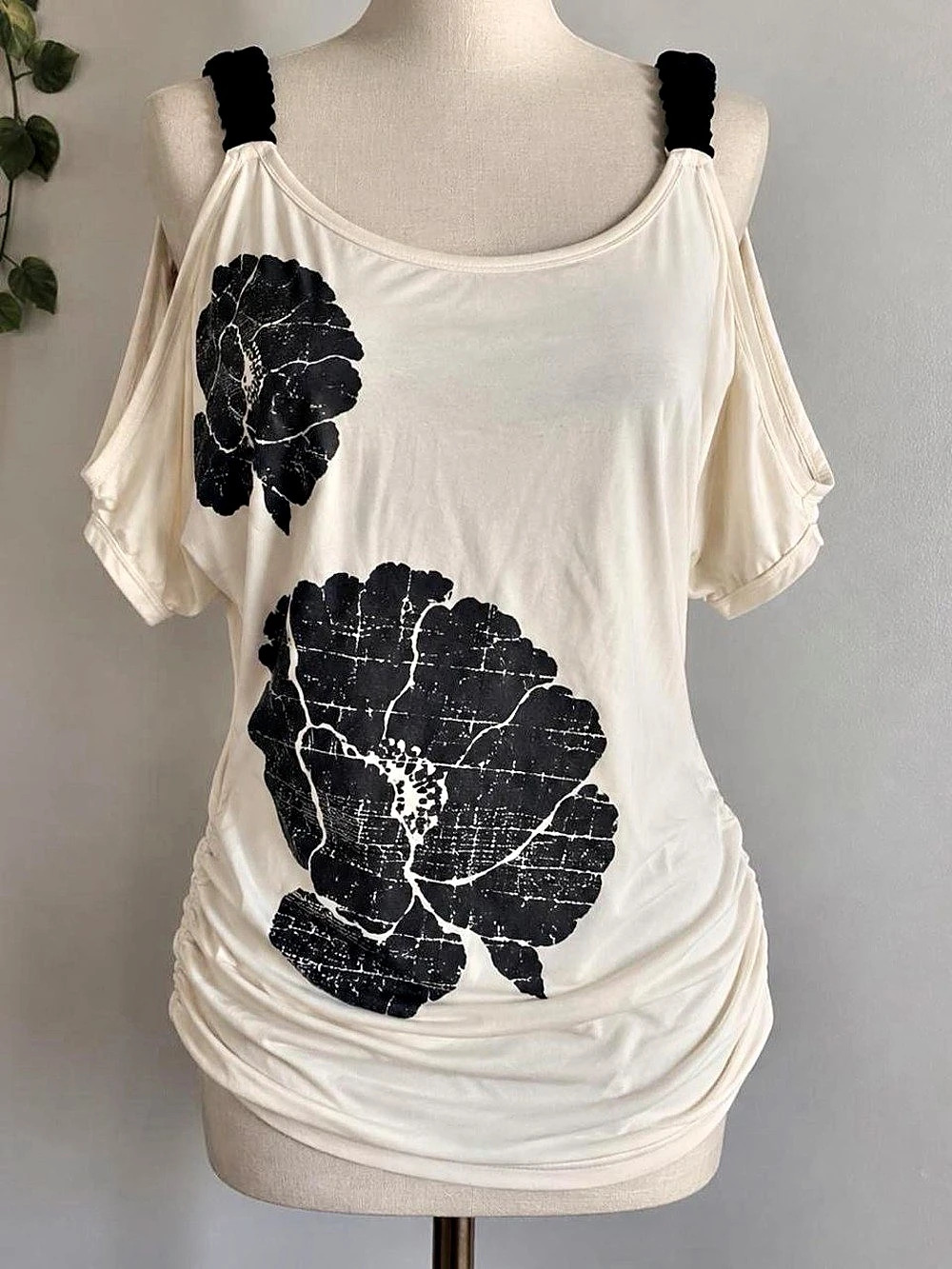 Charlotte Russe Floral Graphic Cold Shoulder Top